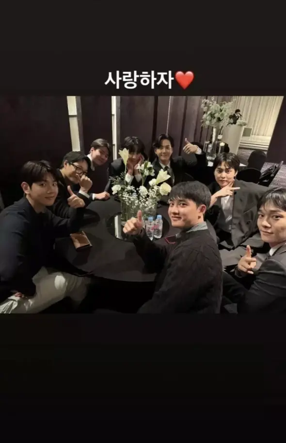 exo现身经纪人婚礼,8名成员齐唱生日歌赠祝福 - 哔哩哔哩