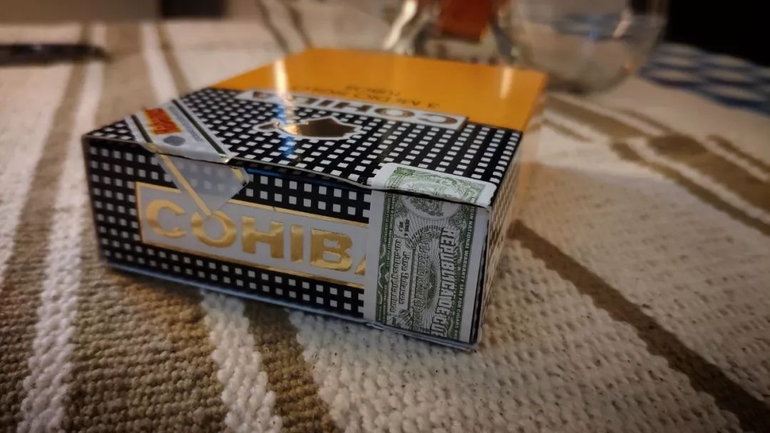 卡斯特罗御用雪茄品牌高希霸半世纪铝筒cohibamediosiglotubos