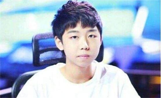 斗鱼一哥XDD要凉!技术靠演形象靠装 真实面目