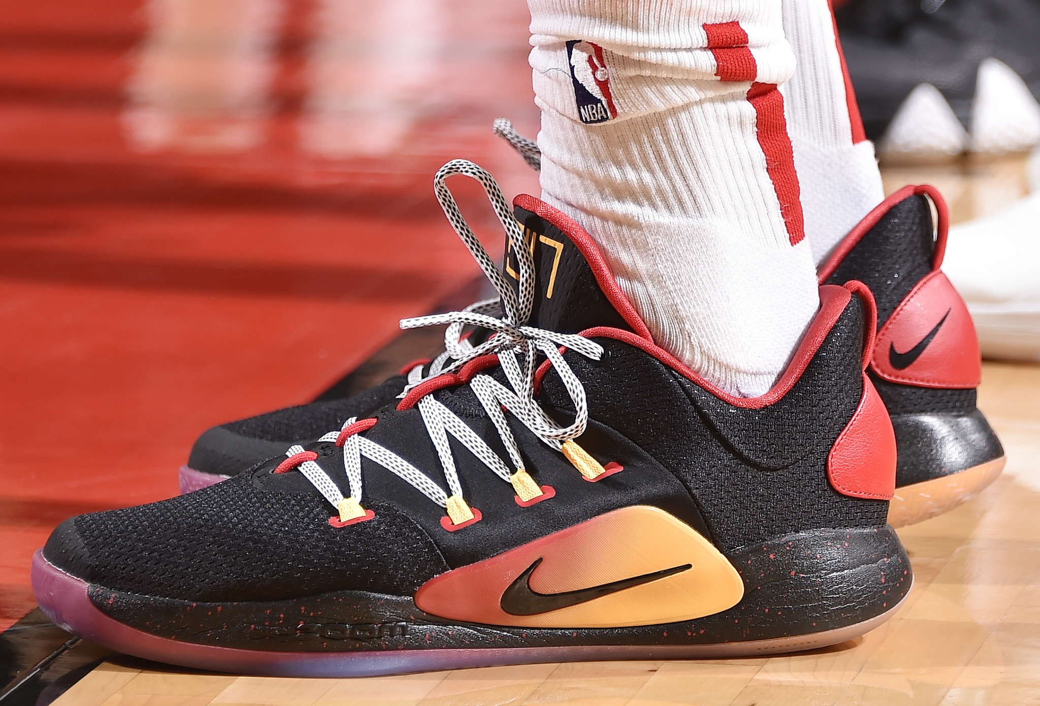 哈登3最美配色出炉 白色的nb看着真流弊