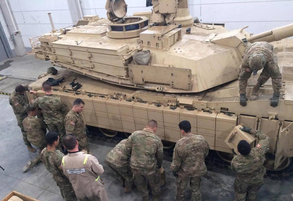 AT-P半装甲火炮牵引车：牵引中、小口径火炮的苏联小车