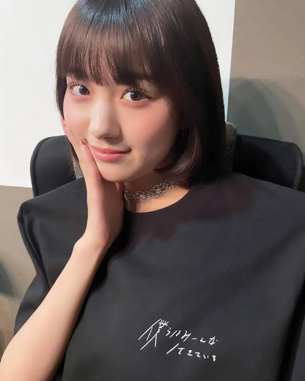 假面骑士:伊兹演员鹤岛乃爱发最新生活照,黑色衣服的鹤岛乃爱真的好美