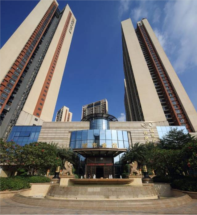 于深圳城市更新浪潮中的原始村落随着2013年佳兆业城市广场一期的落成