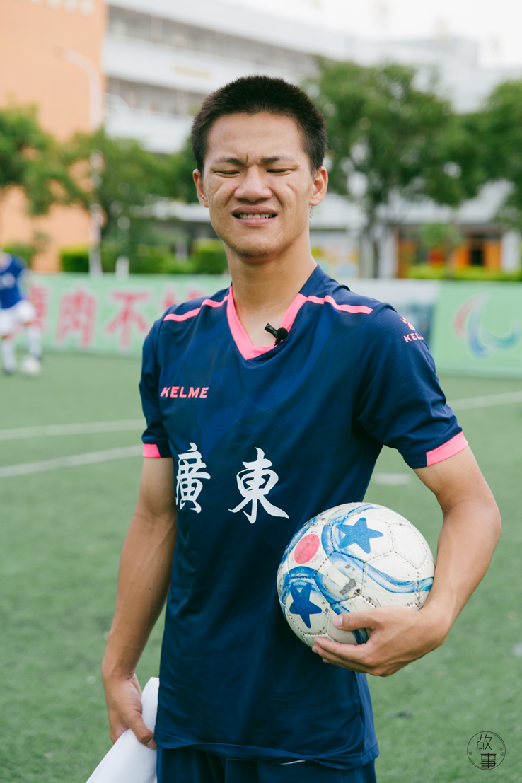 比冰岛足球队更励志,中国盲足听声辨位一路踢