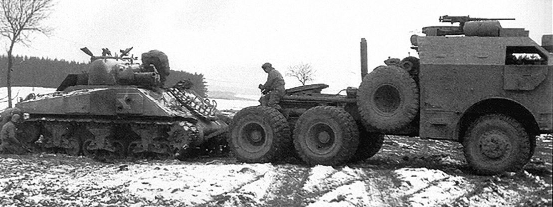 二战美军m25"龙式"坦克拖车历史照片(m26装甲牵引车与m15半挂车的组合