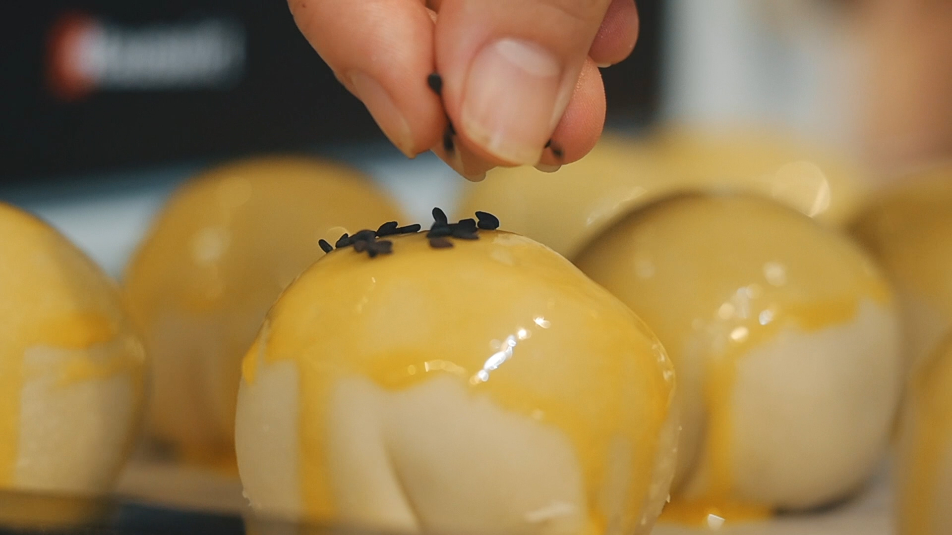 【图文食谱】一个人的夜我的心应该放在蛋黄酥