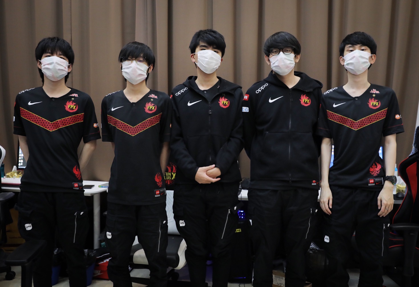 fpx 2-1 edg赛后群访 tian:虽然赢了但是过程不是很好,感觉有点生气