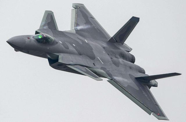 在中国歼20的性能遥遥领先之际,如果俄罗斯想把苏57这种相对的战斗机