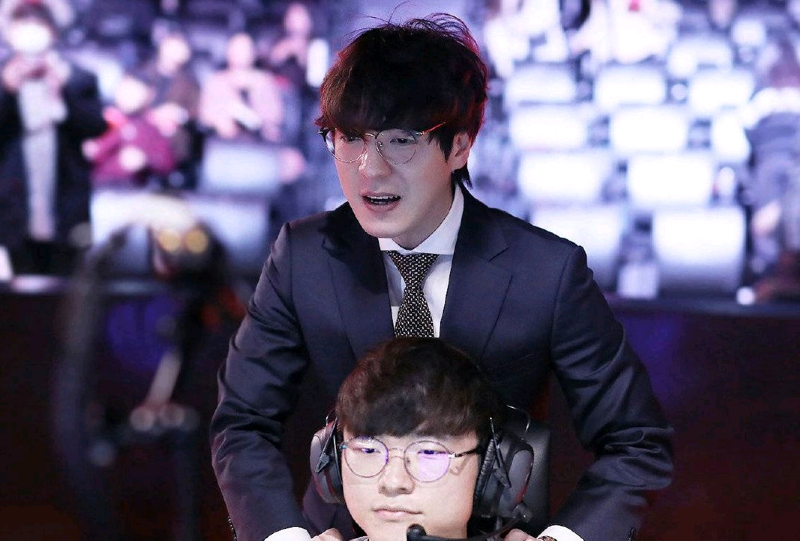 随后kkoma也首谈了他对于ig战队的看法,他用了两句