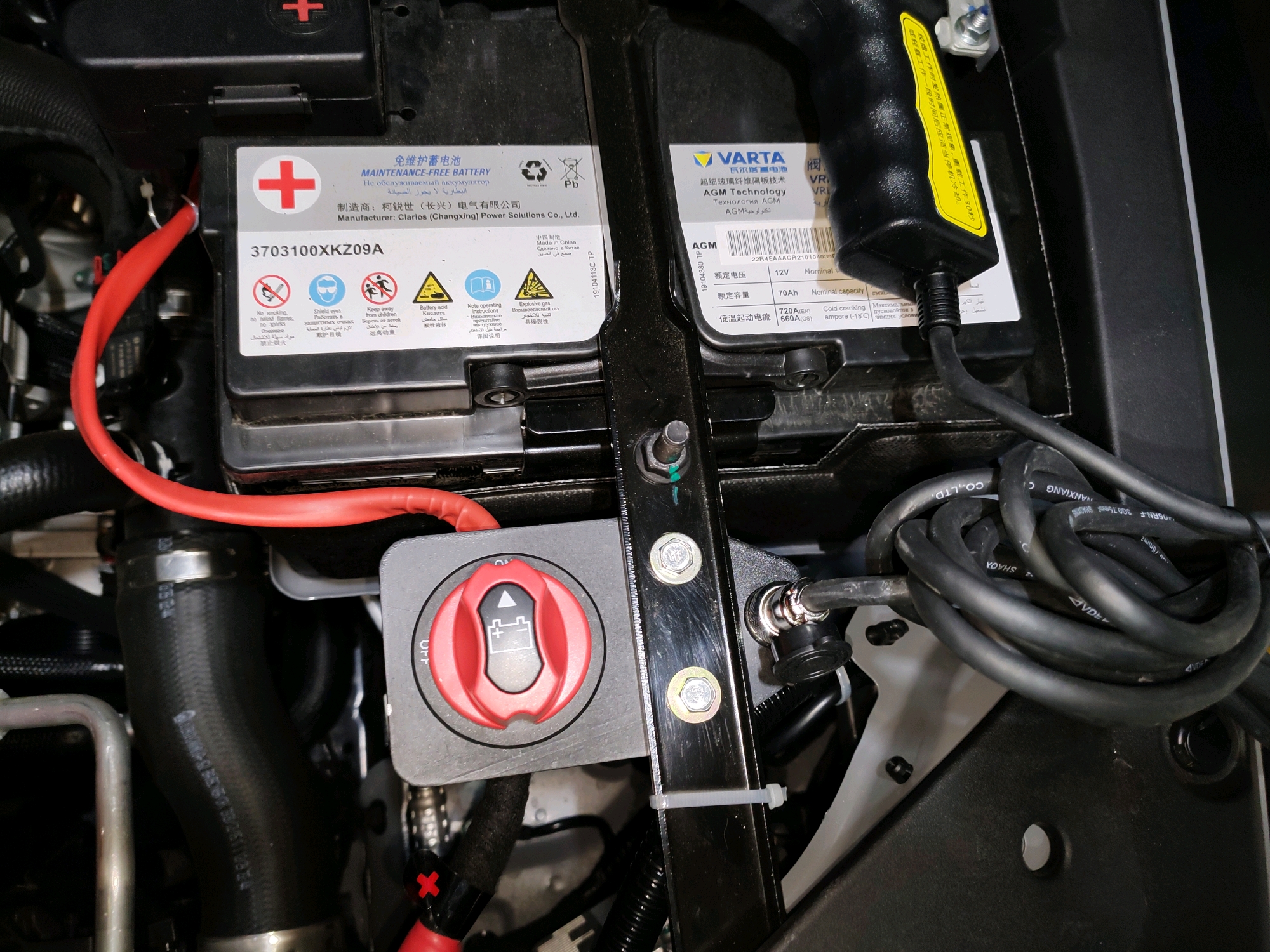 把原装绞盘手柄插头位置移到电瓶附近,使用绞盘就不用拆前