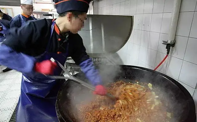变身炊事兵 Sm男爱豆考取料理资格证 竟开辟偶像军职新道路 哔哩哔哩