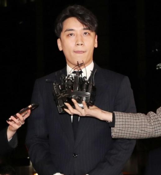 Bigbang胜利夜店事件:郑俊英回韩承认偷拍,会