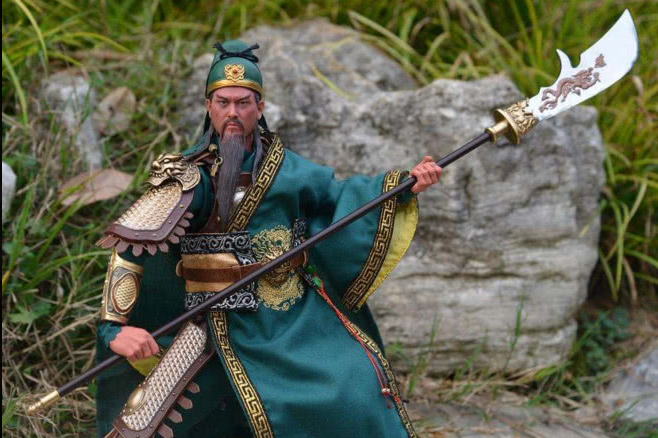 别被骗了,关羽从来没拿过青龙偃月刀