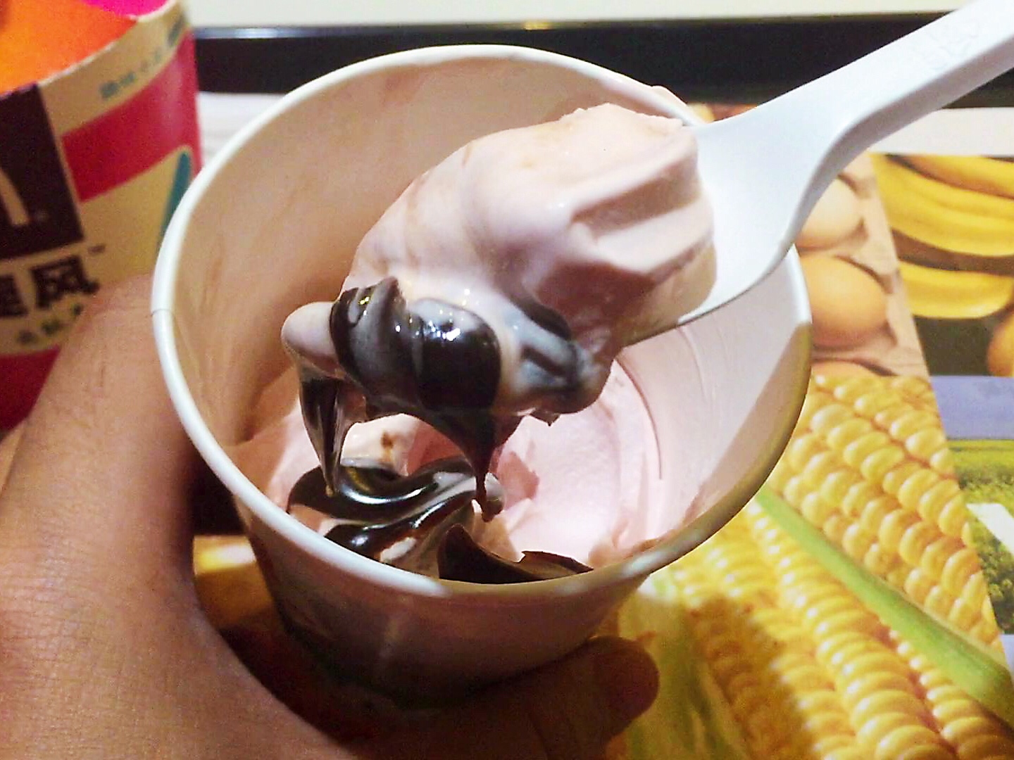 一次吃完麦当劳蜜桃乌龙茶系列冰淇淋!