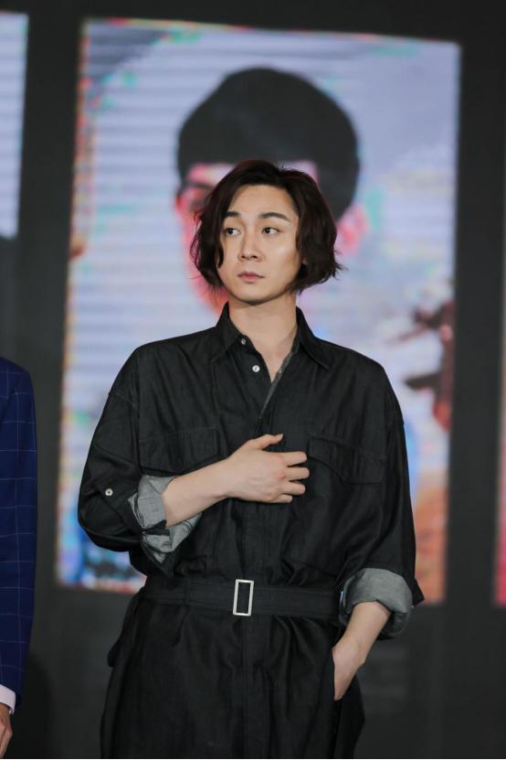 大仙杭州领奖!看到真人后网友表示:总算知道他为何这么火了!