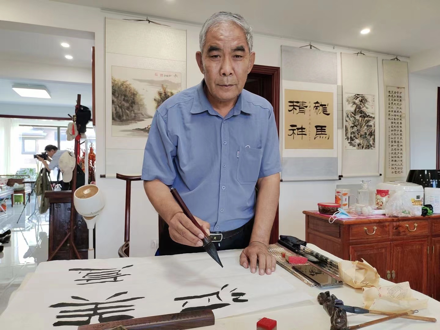 著名书法家、中国书画院院士杨秀和教授:书画家更应该懂得自我约束少犯错误 - 哔哩哔哩