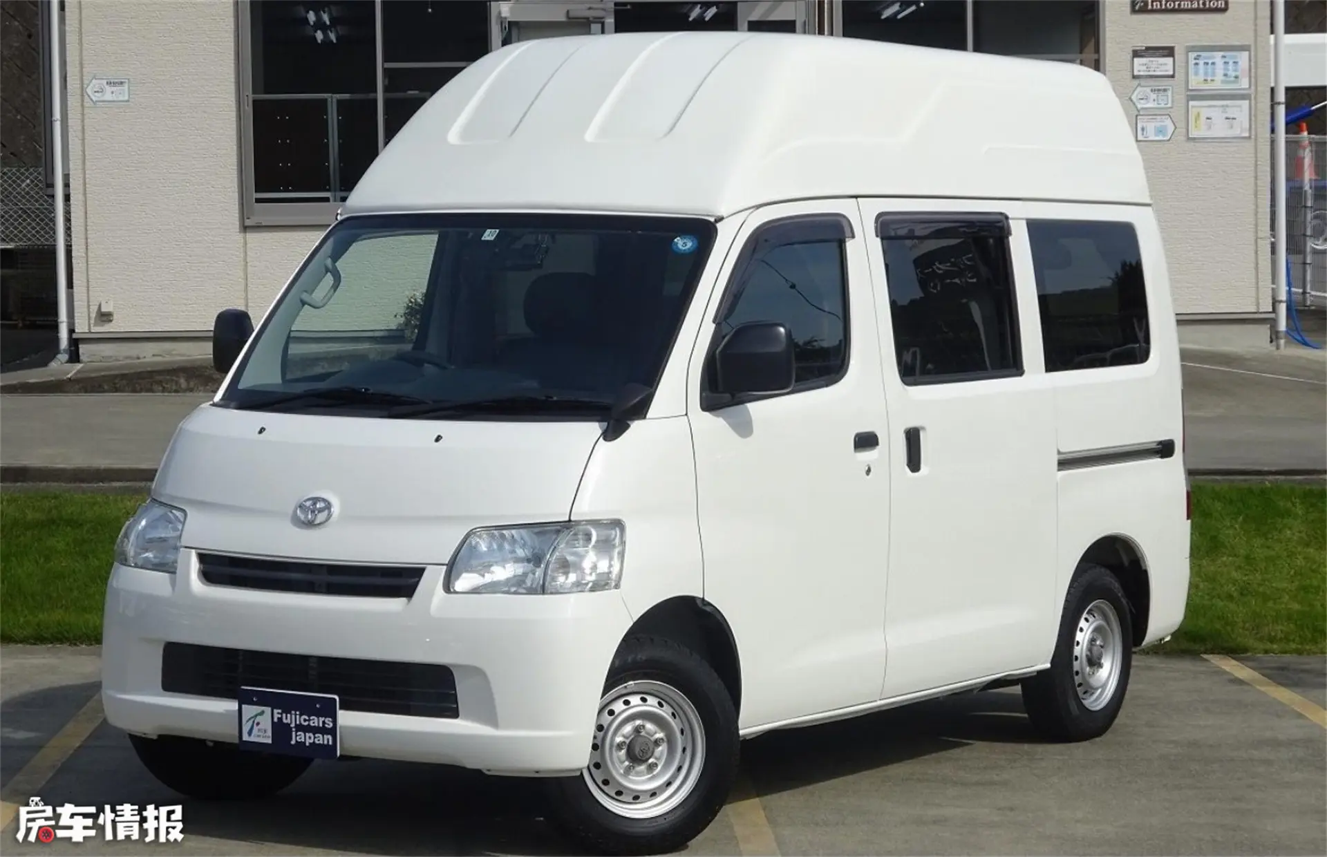 丰田小型房车,长度仅4米内部有超大双人床,非常合适周末露营 - 哔哩