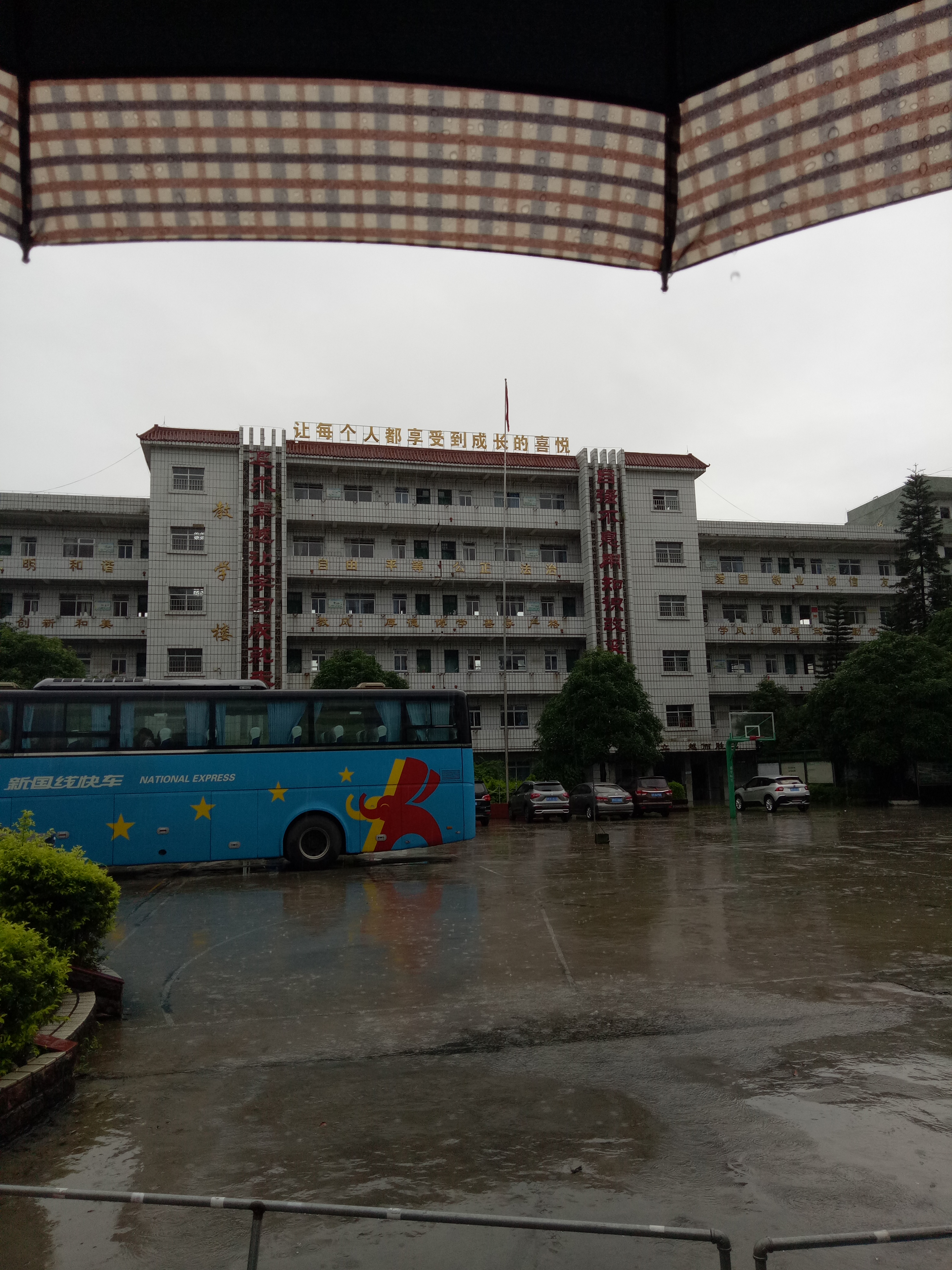 简单的介绍我的高中—河池市第二高级中学