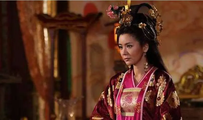 皇后为了讨好皇帝 把一宫女献给他 这一献连江山也献没了 哔哩哔哩