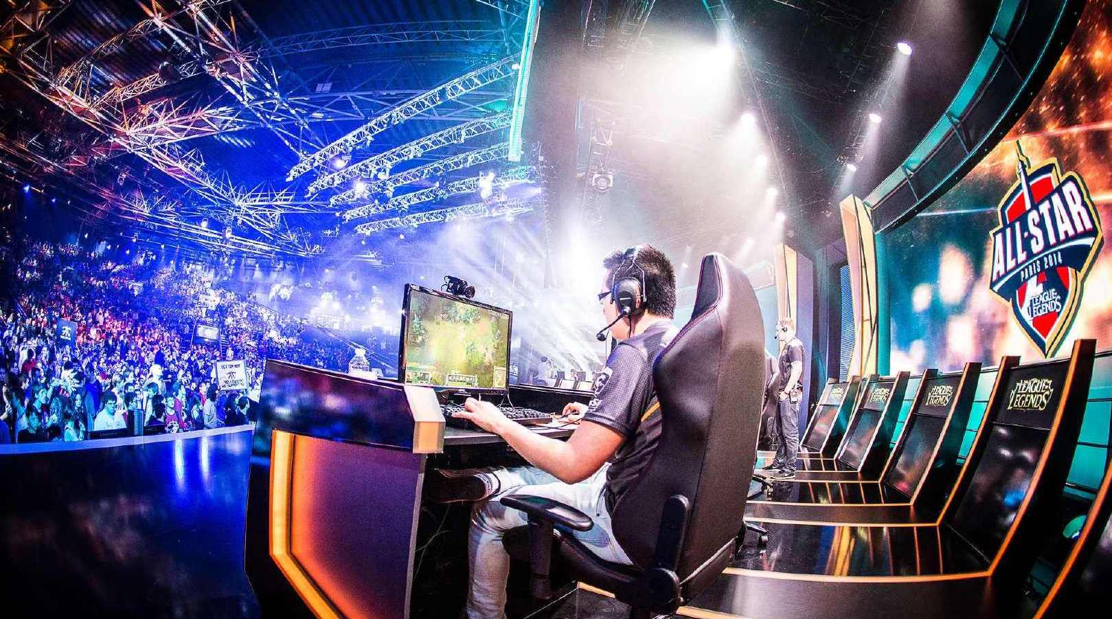 u9体育官方平台技术委员会主任张明院士作主旨报告