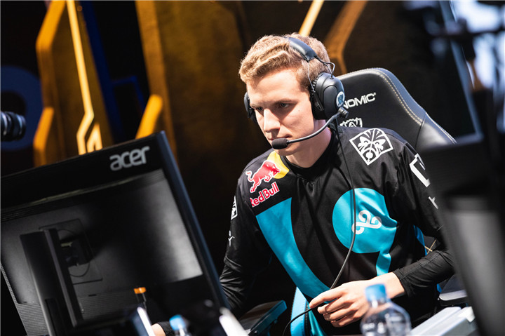 我要是licorice,我不打了,我要和svenskeren打架.