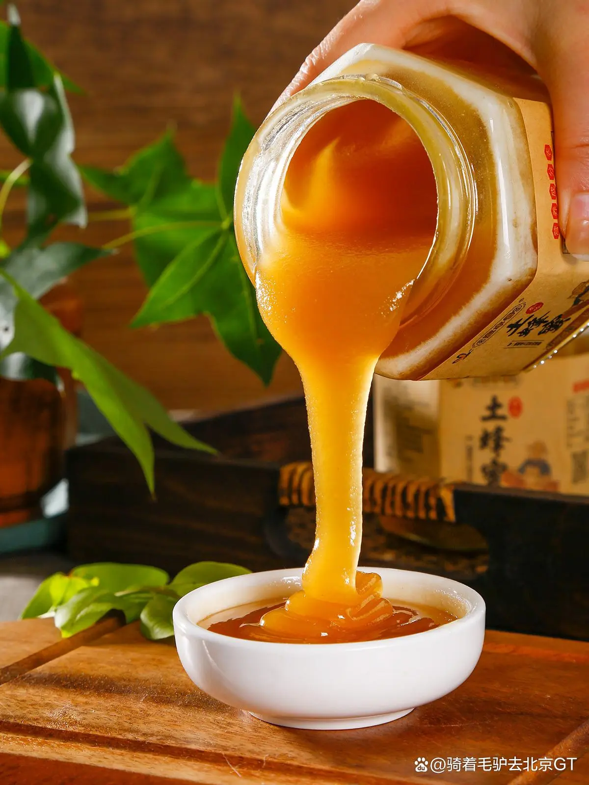 罐装蜂蜜需要放冰箱吗(罐装蜂蜜能放冰箱吗)