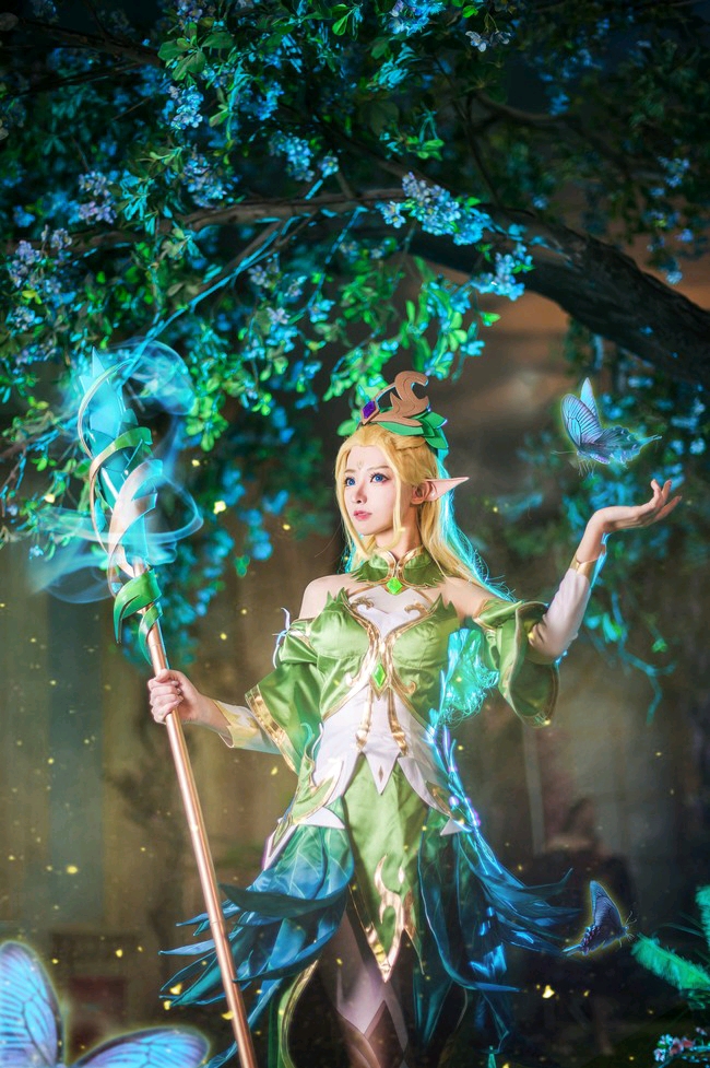 coser丨王者荣耀-精灵公主王昭君:花前月下