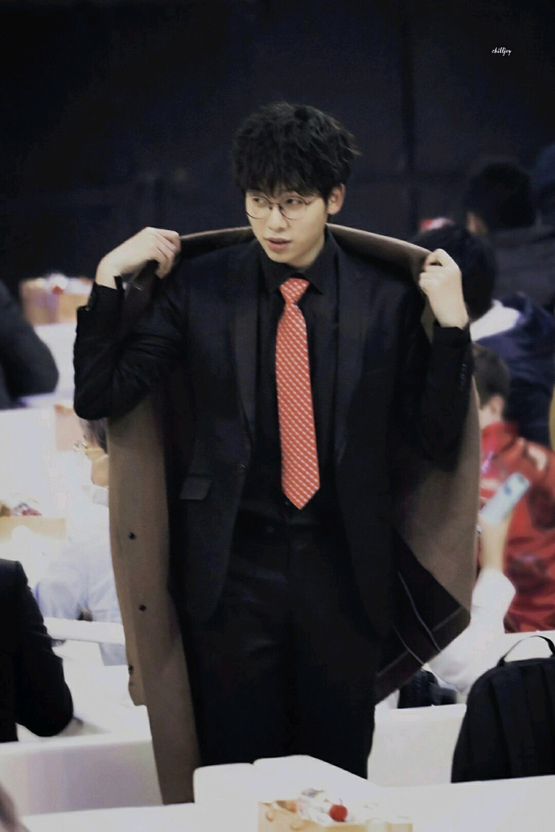 王瀚哲你就不能不拍我的头吗?