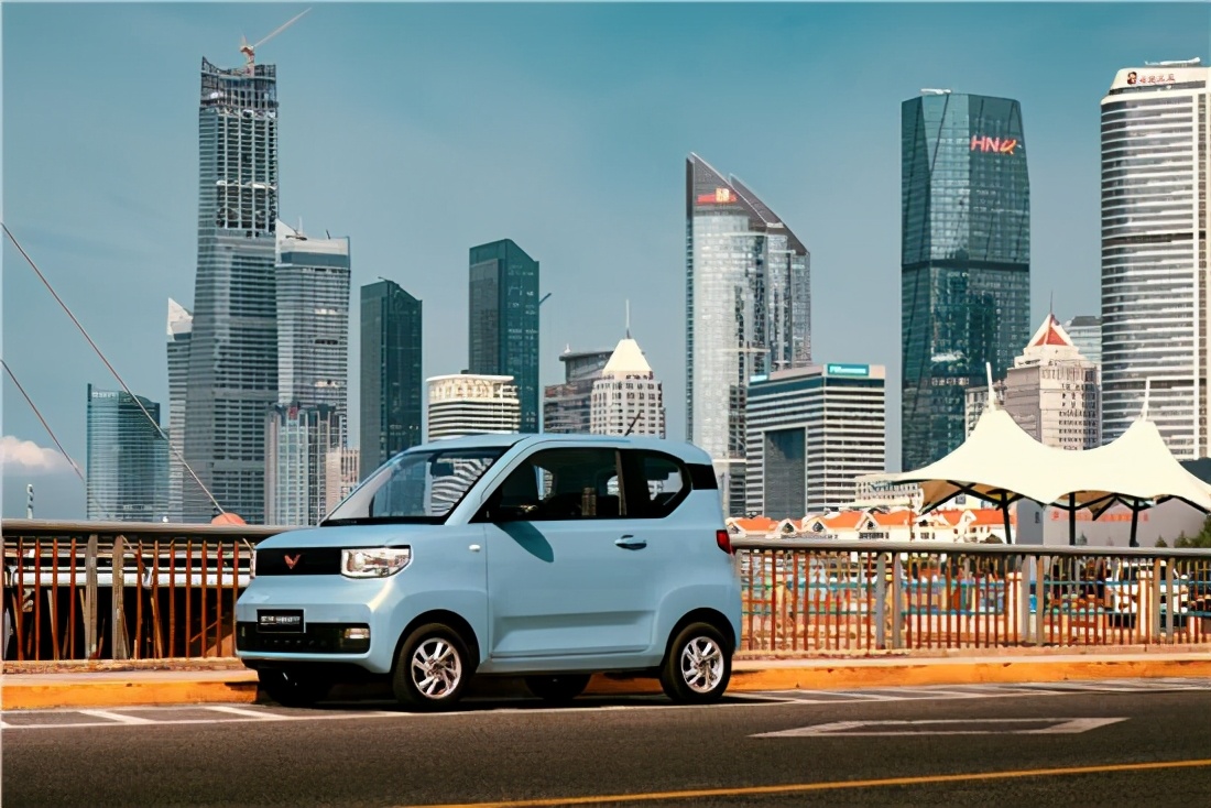 年销160万的上汽通用五菱,陪伴许多家庭走过难忘岁月的车企