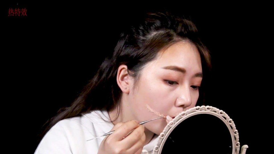 电影中裂口女是这样化的,看完你还怕她吗