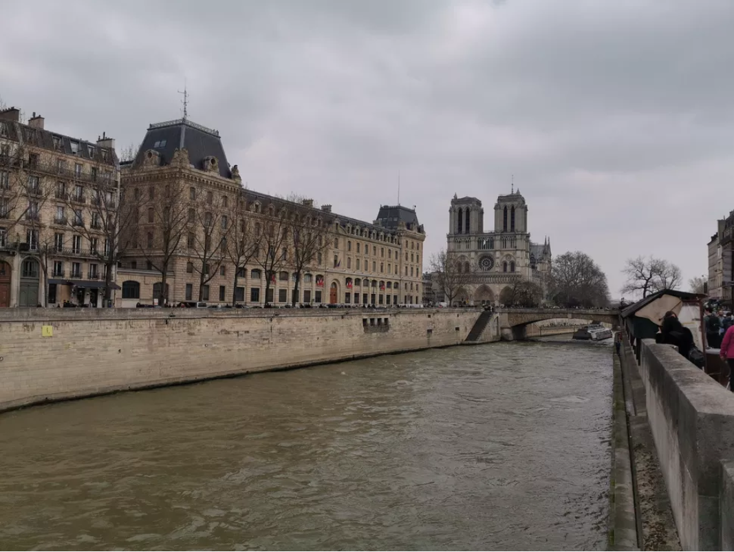 华为P30 Pro对比三星S10+ 拍照:各有优势