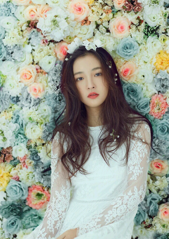 贺婕(皮相吴倩)20岁,西城贺家独生女,喜欢做音乐人,最后嫁给了金家