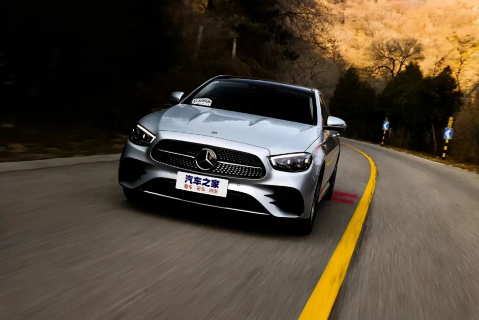 标配led大灯 9at 奔驰e级的内饰堪称同级标杆 哔哩哔哩