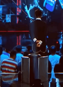 王一博让小机器人上菜香菜终结者变成黄喉终结者