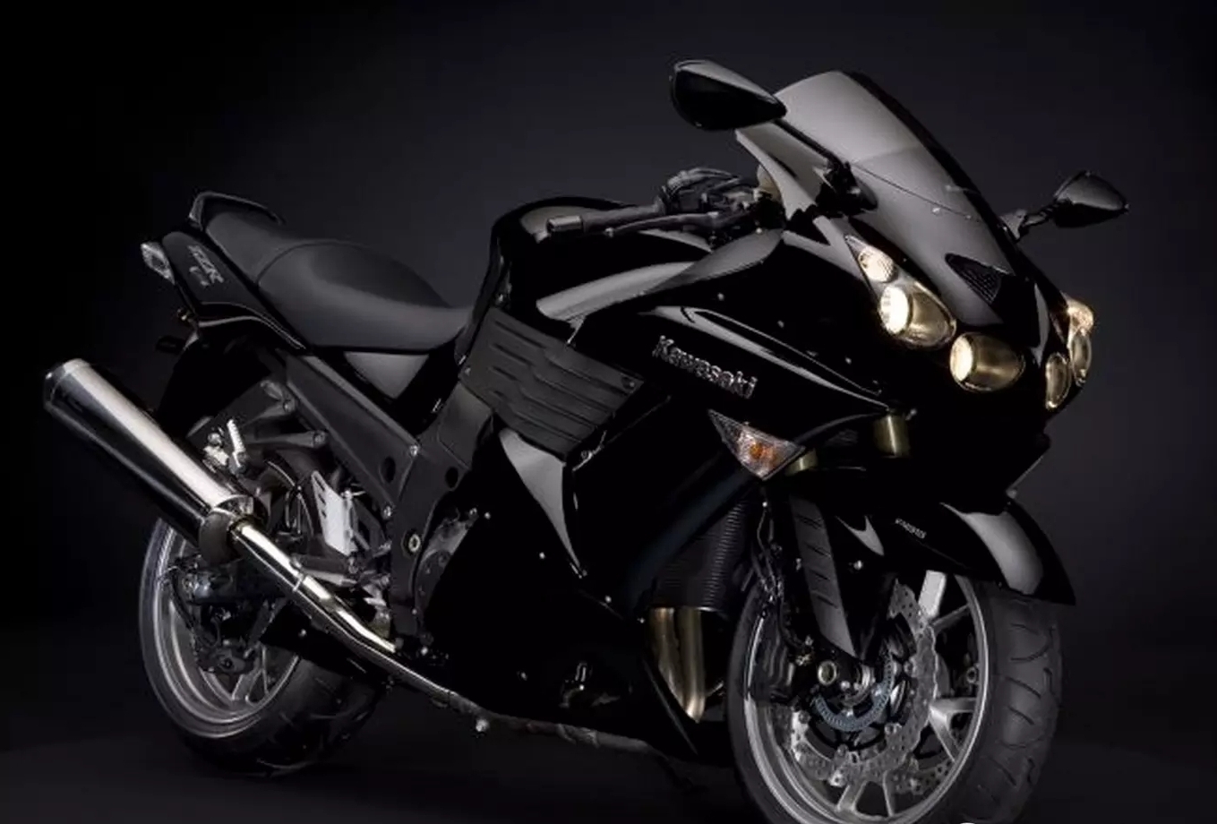 川崎六眼魔神编年史 kawasaki ninja zx—14r 铃木隼的天敌来袭