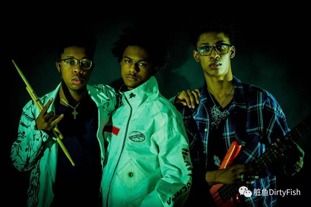 为什么没有黑人玩金属?这三个残暴的小学生来