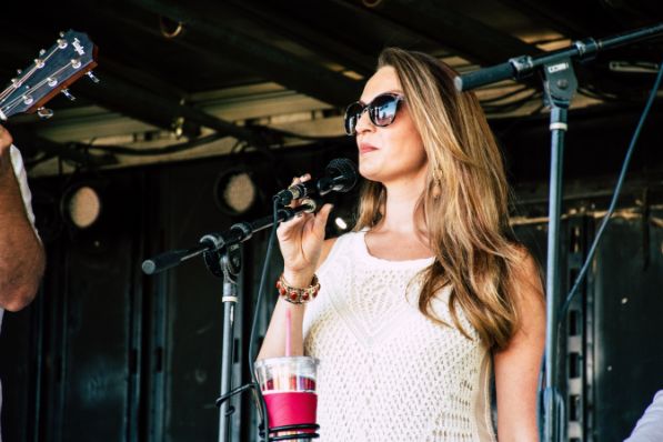 气息不足方法1:闻花