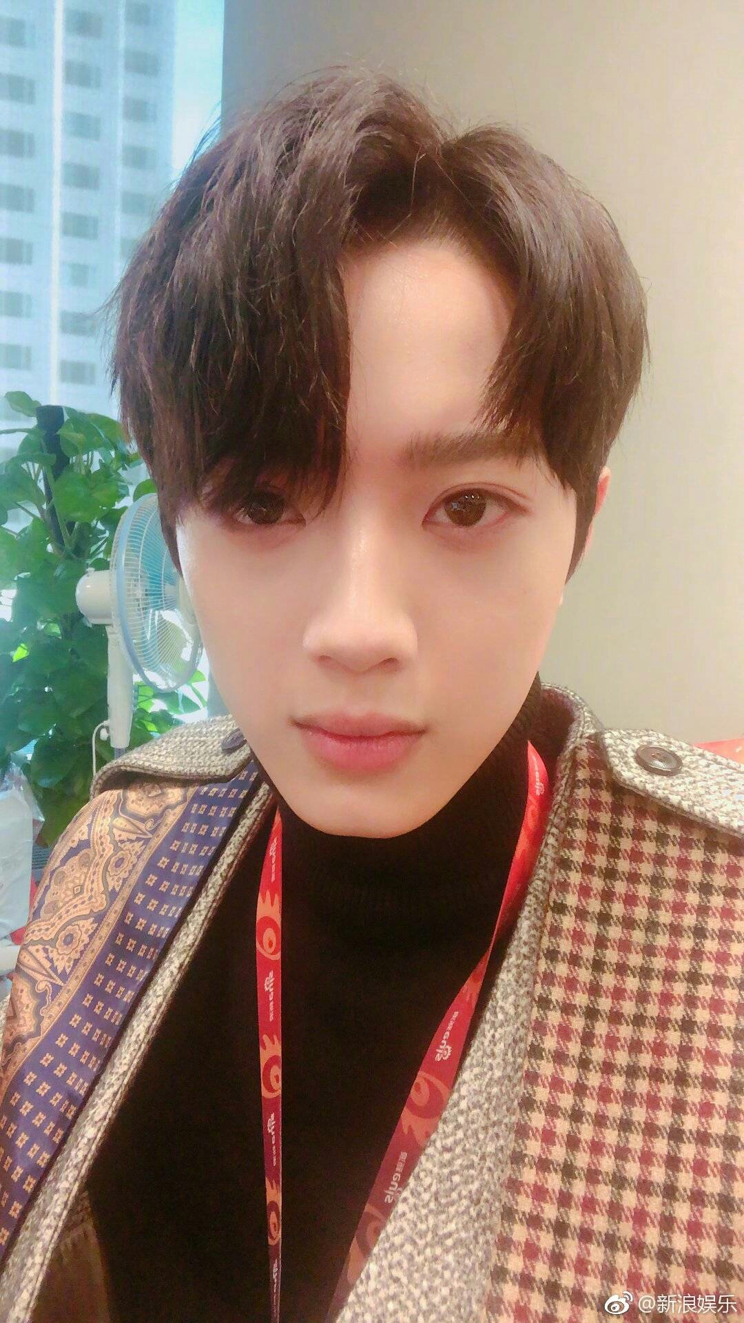 赖冠霖开微博回国发展 6小时快突破50万! 可盐