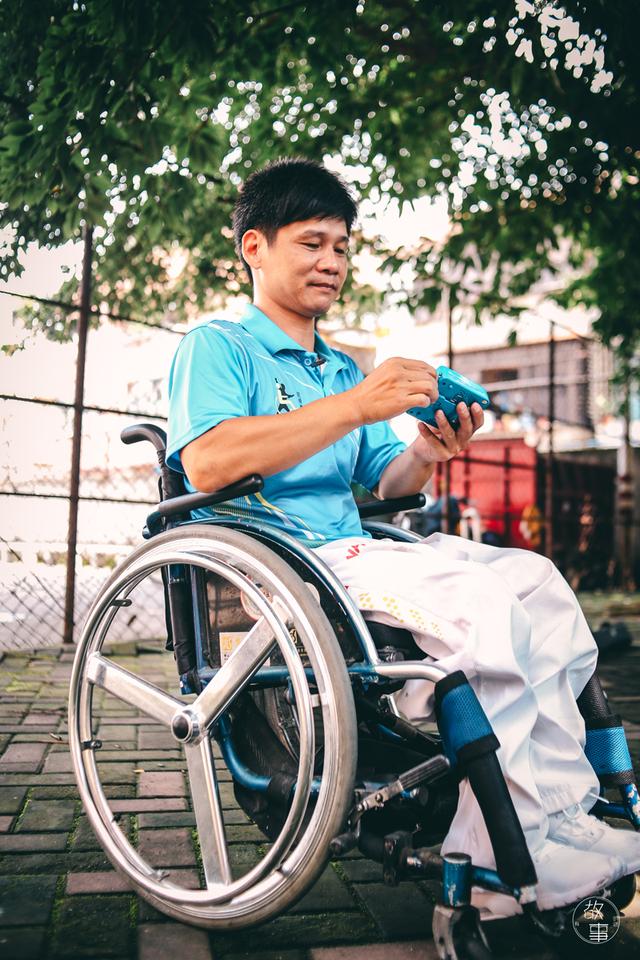 疫苗往事:小儿麻痹症致残者的两段人生 | 有故事的店