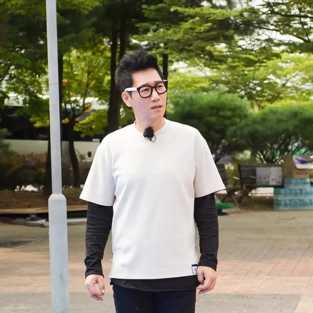 【池石镇】《rm》回归官方认证照公开,以健康的面貌"28日以完整体见面