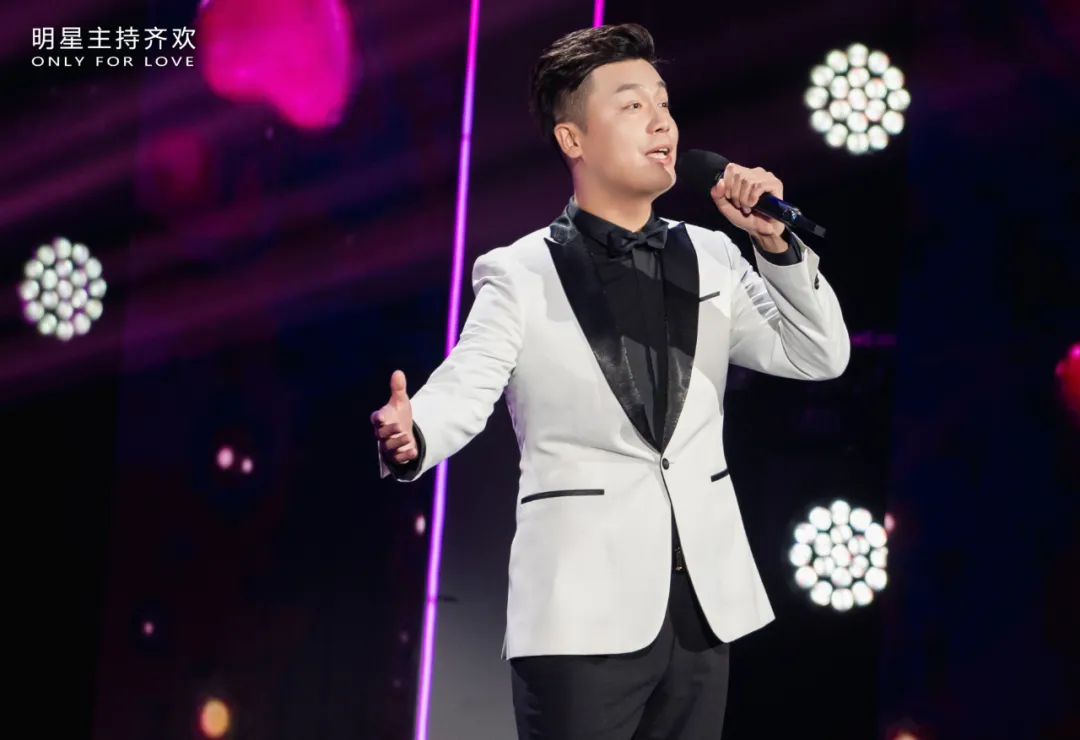 著名主持人齐欢再现经典,在沃石唱片唐山录音棚录唱《亲密爱人》