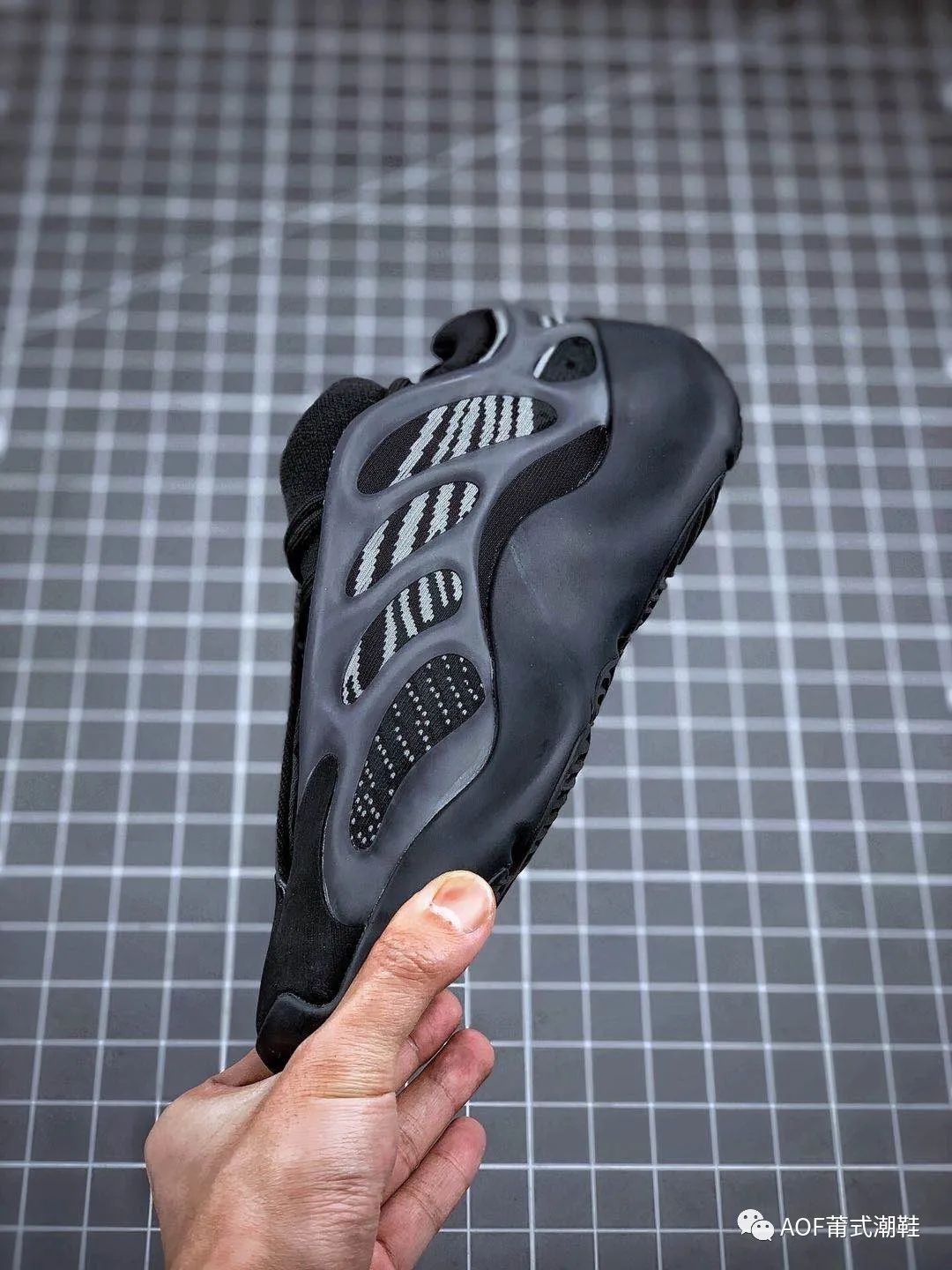 来自"外星"的潮鞋,yeezy 700v3黑色异形开箱实测!