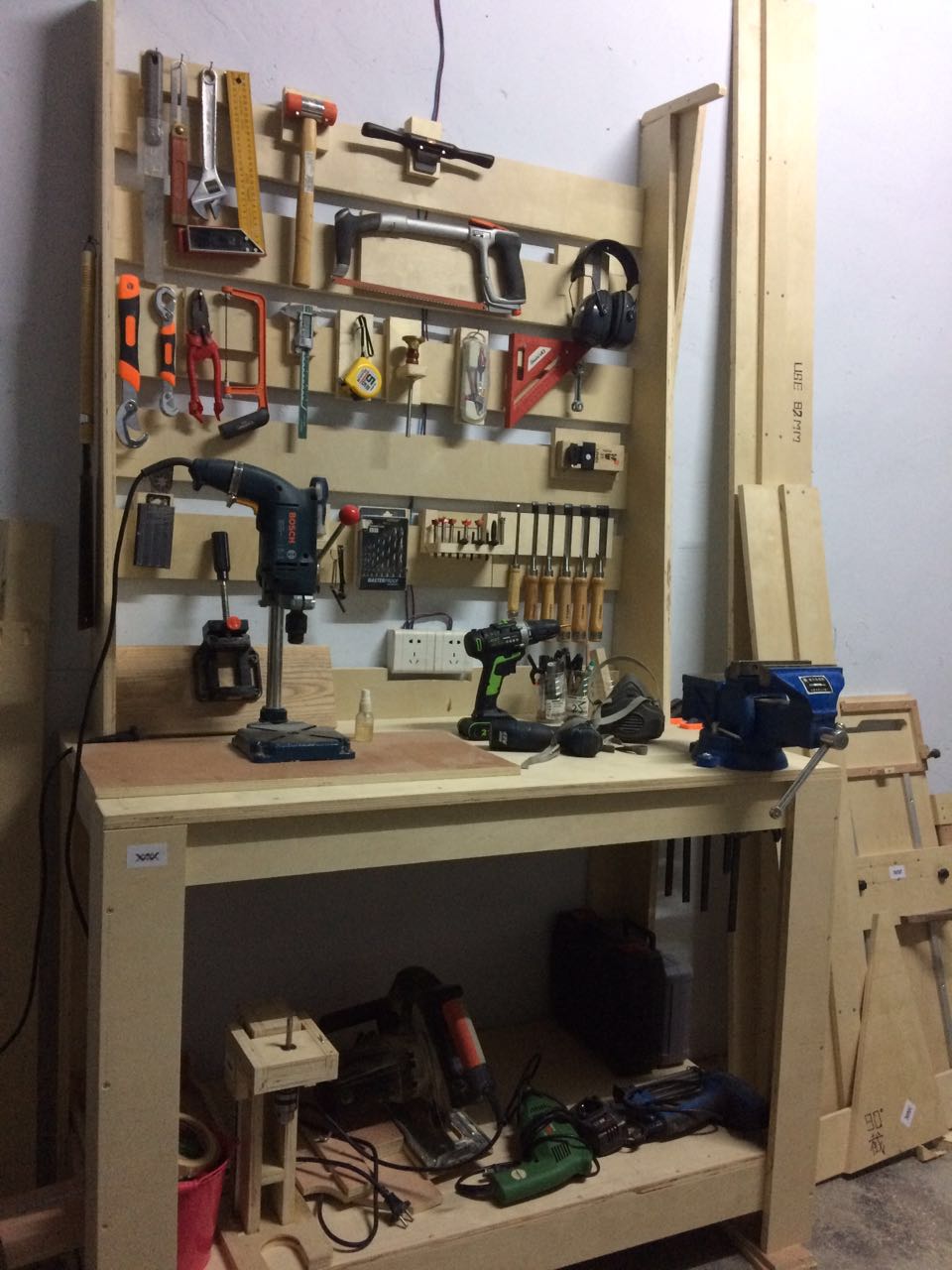 木工入门(可自制)多层板可变体木工桌及工具悬挂系统