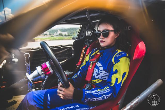 这个中国最美女赛车手,玩儿起车来令所有男人叹为观止