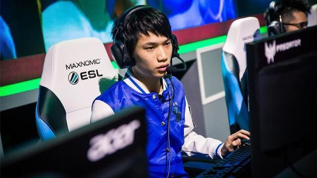 dota2:kpii趣味采访,kaka四号位很厉害,找女朋友主要看脸