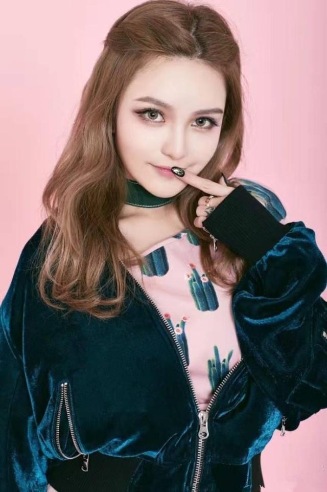 周扬青与粉丝互动太真实,自爆整容原因,称会与准婆婆一起骂人