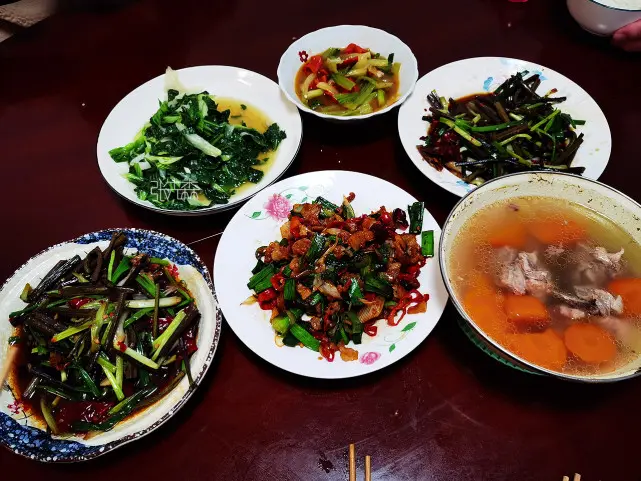 宅家自我保护的第5天 午餐4菜一汤在朋友圈火了 网友 太寒酸了 哔哩哔哩