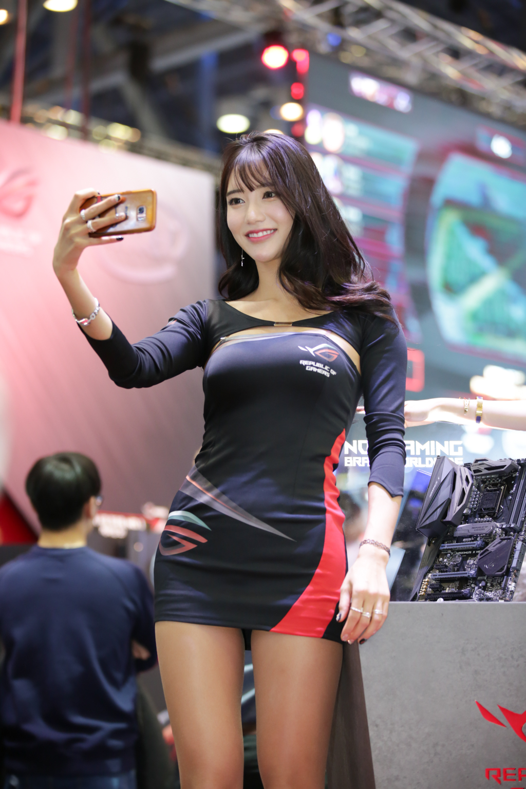 神颜值美女模特林率雅