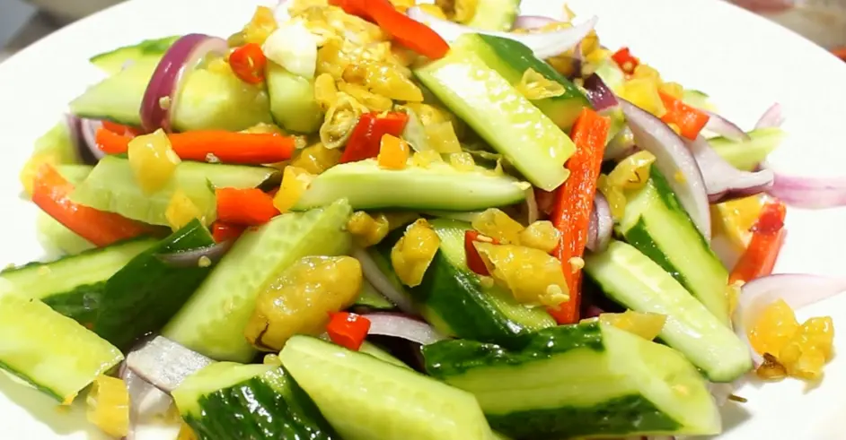 野山椒凉拌黄瓜 2块钱的黄瓜 放一大碗野山椒凉拌着吃 辣得太爽了 哔哩哔哩