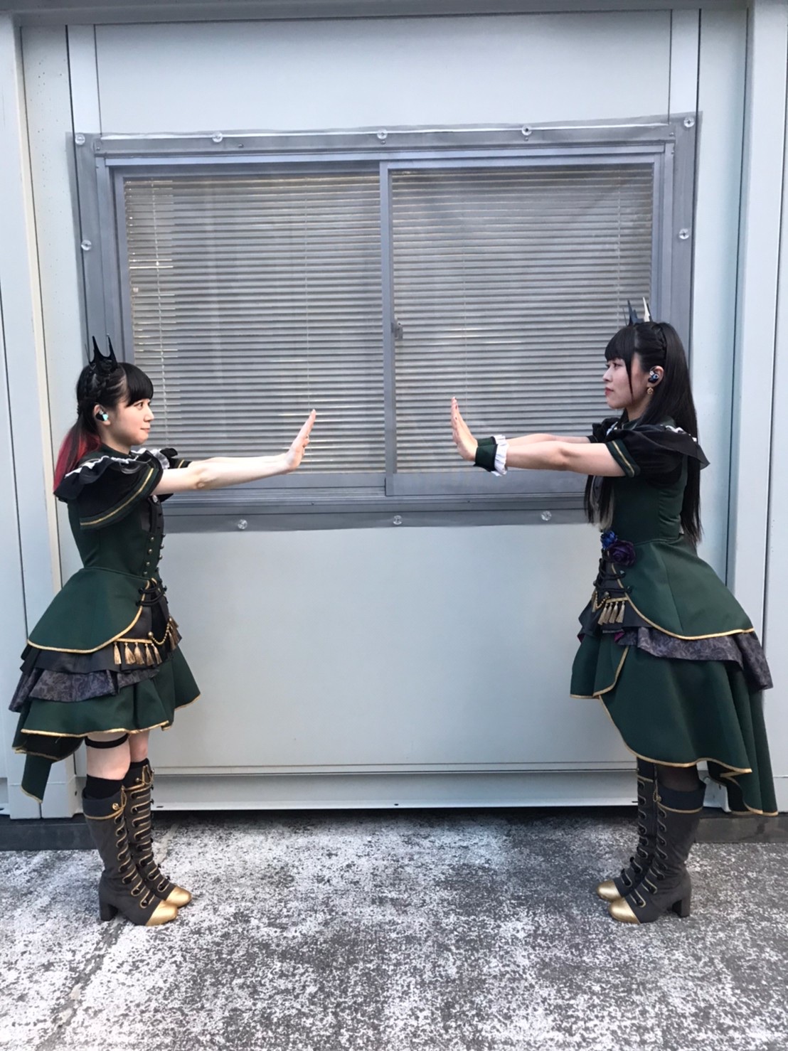 2人照倒是拍了很多(表情) tag:bandori 8th,bandori,roselia,einheit